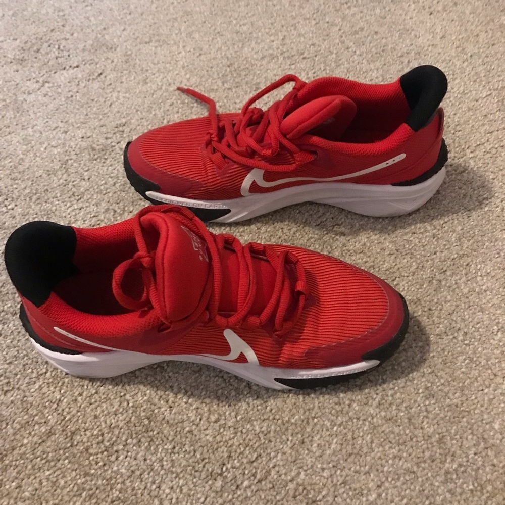 Red Nike Star Runners